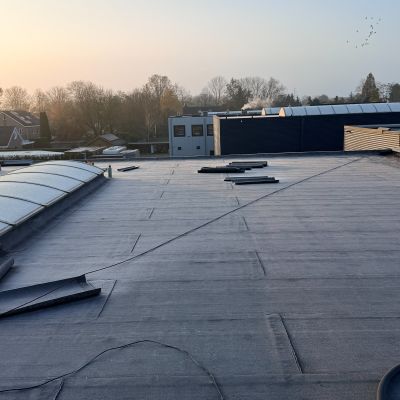 Dakrenovatie bedrijfspand Aalbers